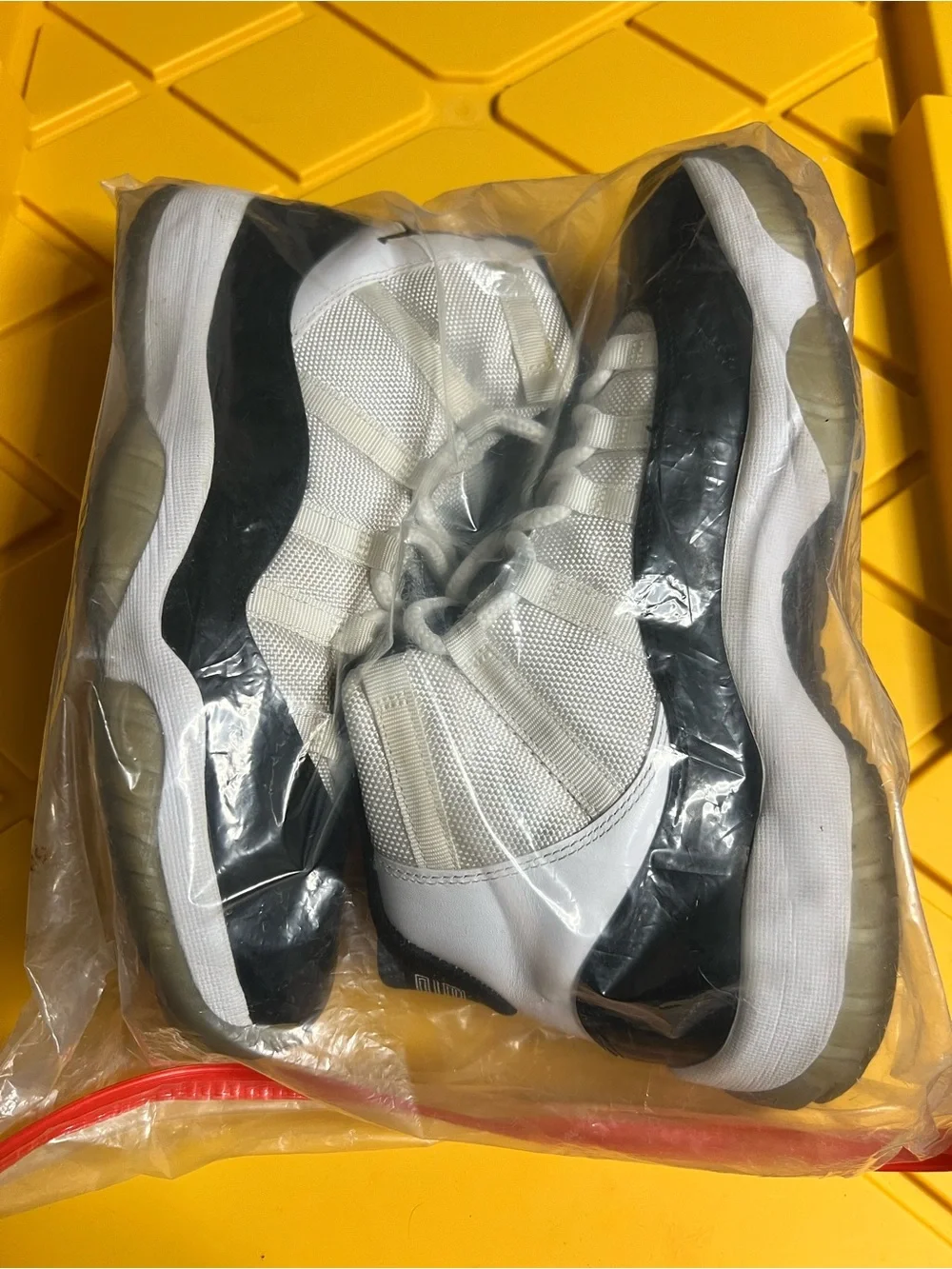 Air Jordan retro concord 11 2011 size 10.5